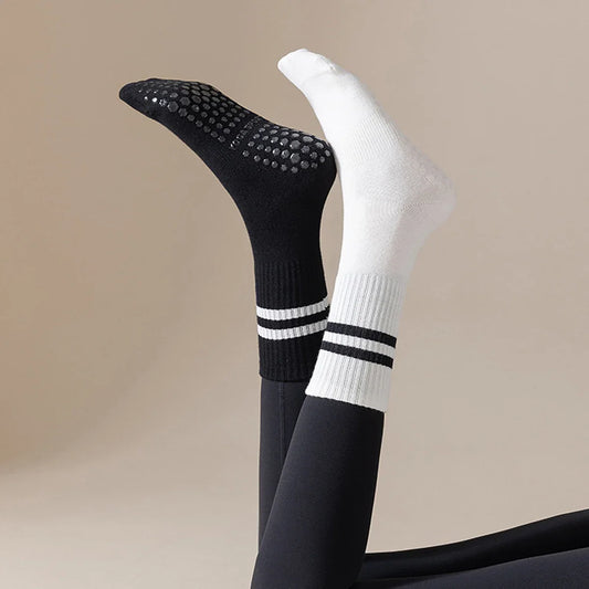 Non-Slip Pilates Socks with Grips – 4 Pairs of Barre Socks for Women